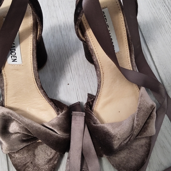 Steve Madden Velvet Heels - Picture 3 of 5